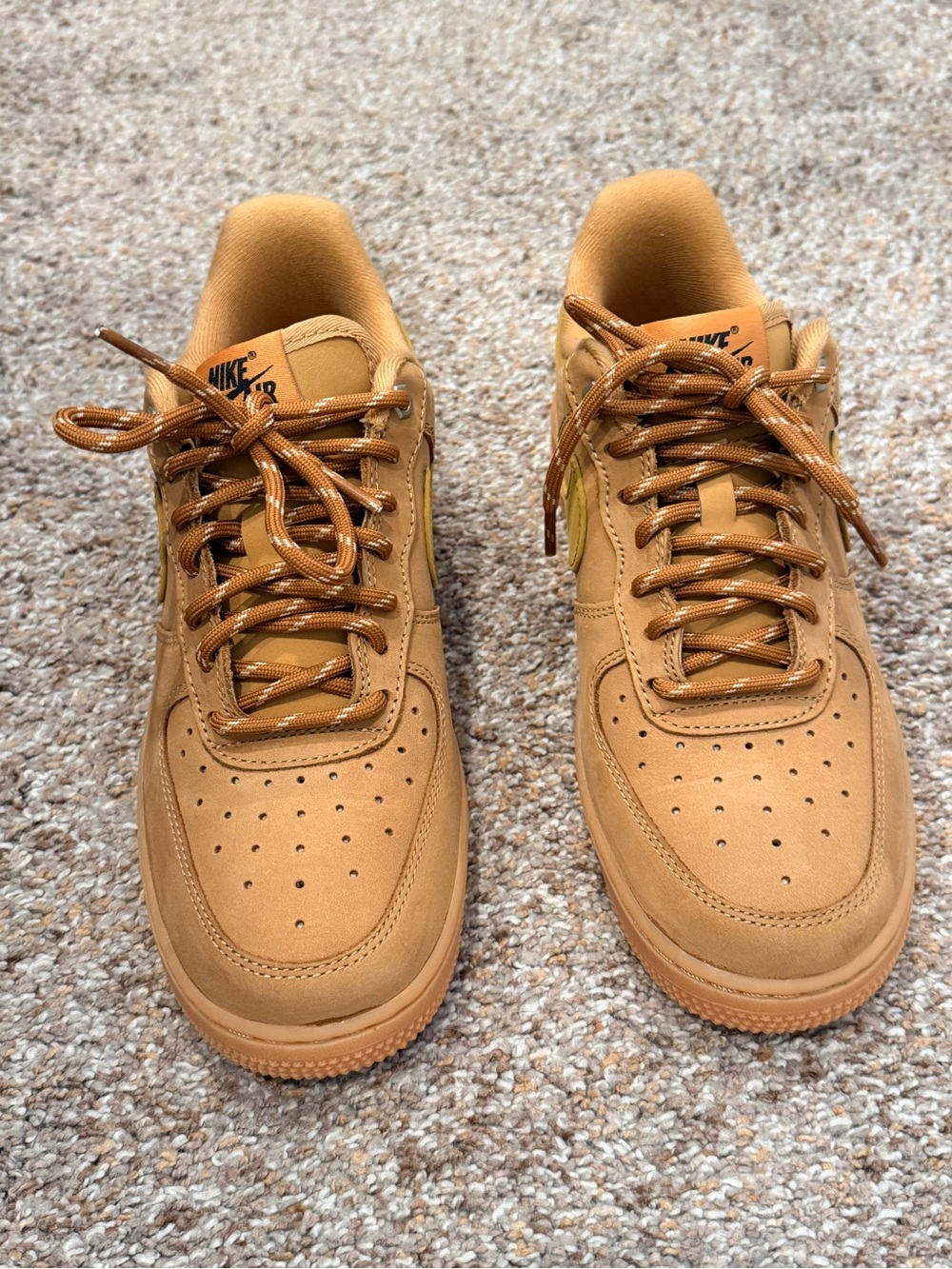 NEW Nike Air Force 1 Low in Wheat Brown with Gold Swoosh - Picture 4 of 4